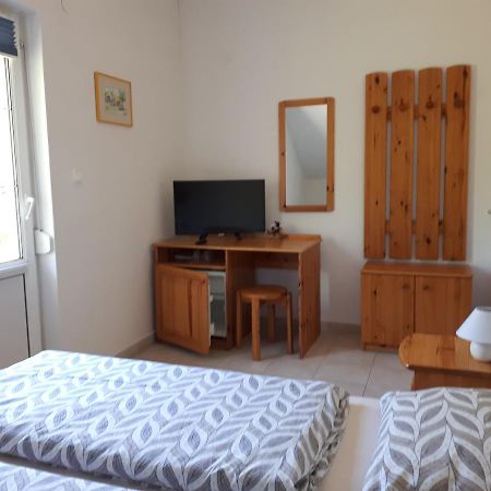 Borkuti Panzio Es Apartman Balatonszemes Bagian luar foto