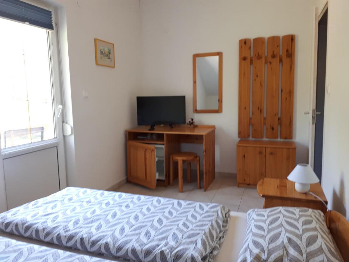 Borkuti Panzio Es Apartman Balatonszemes Bagian luar foto