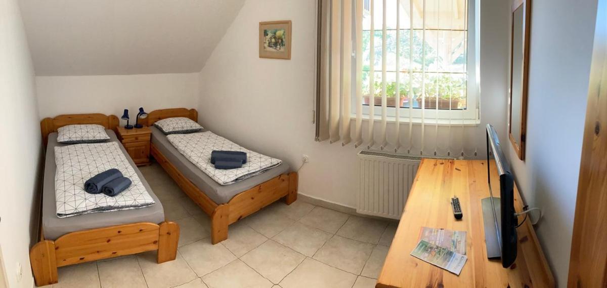 Borkuti Panzio Es Apartman Balatonszemes Bagian luar foto