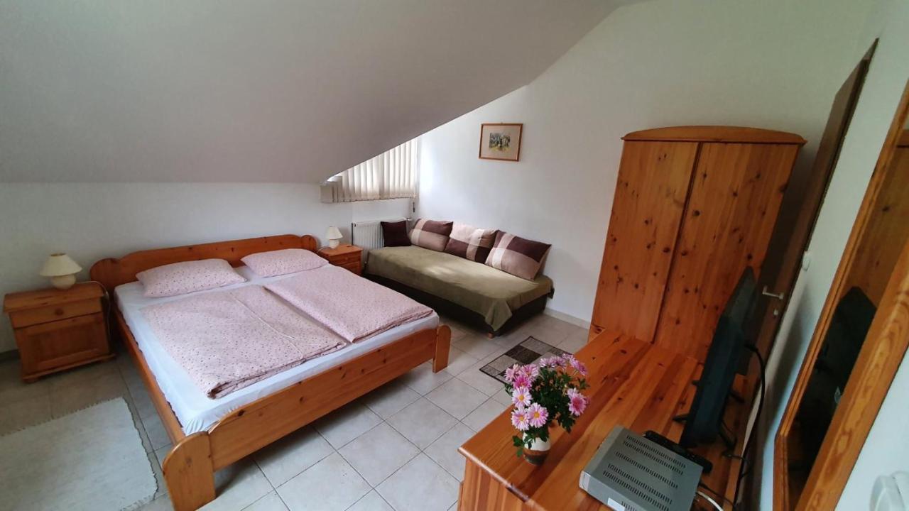 Borkuti Panzio Es Apartman Balatonszemes Bagian luar foto