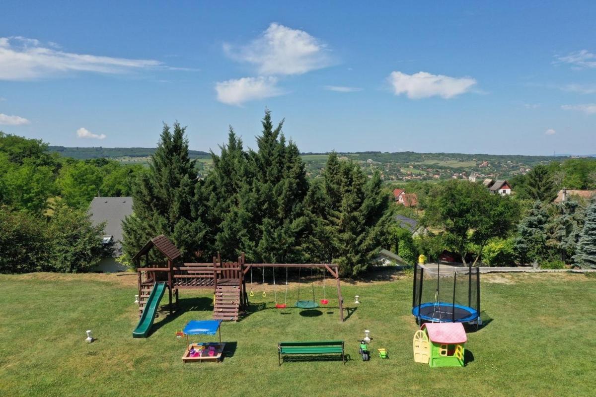 Borkuti Panzio Es Apartman Balatonszemes Bagian luar foto