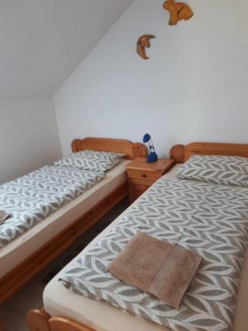 Borkuti Panzio Es Apartman Balatonszemes Bagian luar foto