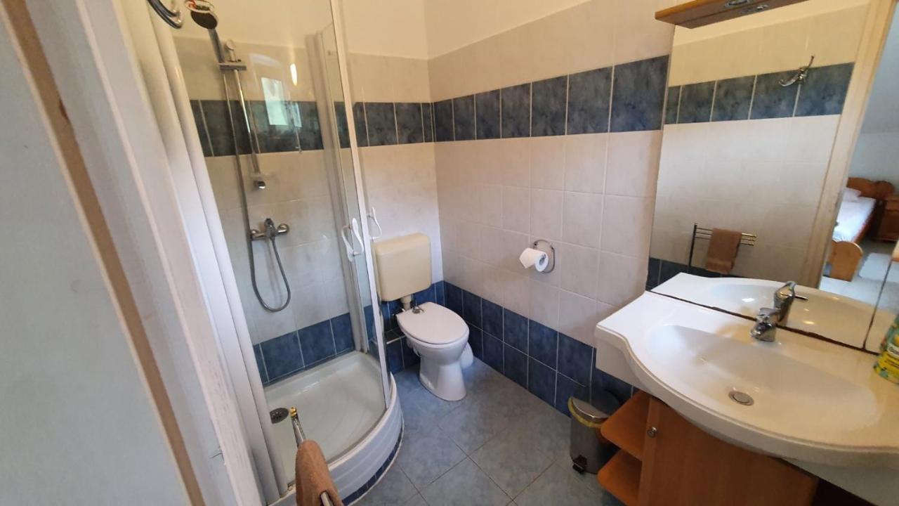 Borkuti Panzio Es Apartman Balatonszemes Bagian luar foto