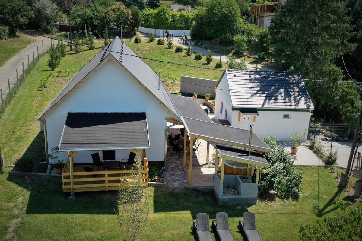 Borkuti Panzio Es Apartman Balatonszemes Bagian luar foto